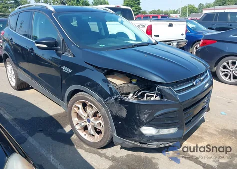 2016 Ford Escape Titanium z USA, uszkodzony, nr VIN 1FMCU9J91GUB64620